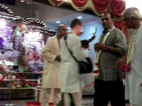 DEEPAVALI DAMODARA 2009 OFFICIAL LAUNCH  BY SRILA JAYAPATAKA MAHARAJ & YB DATUK SARAVANAN