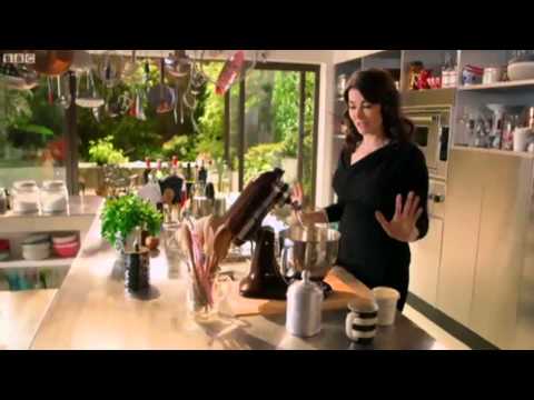 TV cook Nigella Lawson described in court as a 'habitual criminal'
