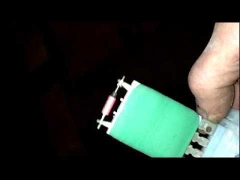 Регулятор оборотов печки рено логан 2. Фишка для печки рено логан. Регулятор вентилятора печки рено логан-2. Разъем вентилятор отопителя рено. Блок управления печки рено логан 2 2007г.