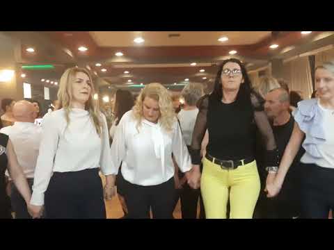 IGRA GARA  A  IGRA  I PLAVA ZEMLJOTRES  KOLO  ČUDO NEVIĐENO KAKO IGRAJU ŽENE