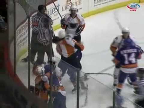 Matt Martin vs Joey Mormina