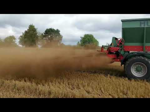 Hufgard HGS Großflächenstreuer im EInsatz auf dem Feld