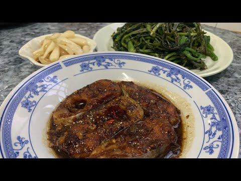 Rau muống xào tỏi & Cá basa kho tiêu | Bữa cơm đơn giản cho ngày giãn cách xã hội
