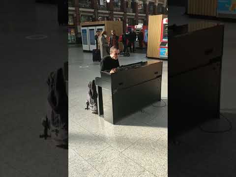 Flashdance, Fame, When the rain begins to fall... (au piano de la gare de Lille Flandres)