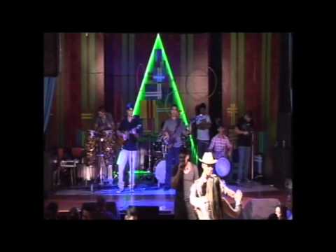 CUERO Y MADERA UN DETALLE EN FALSO EN VIVO