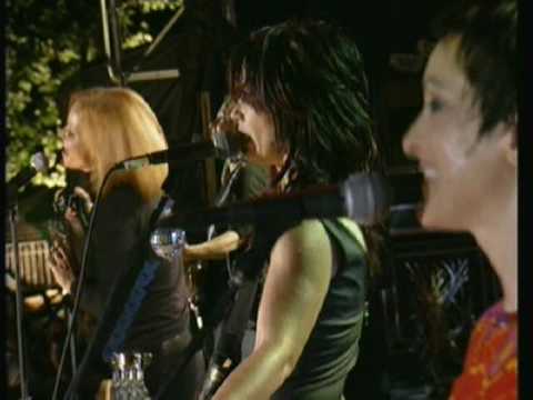 Go Go's - Our Lips Are Sealed - Live In Central Park - May 15, 2001