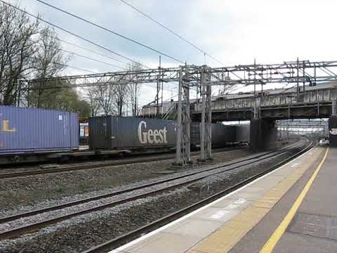 Freightliner 90042 thunders through Lichfield Trent Valley.