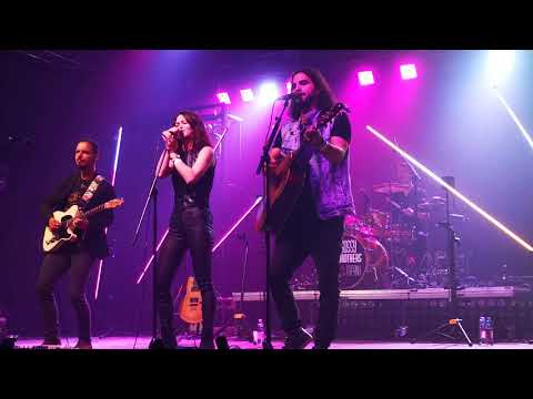 Bagossy Brothers Company - Olyan Ő (Bíró Barbival)