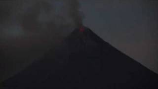 preview picture of video 'Mayon Volcano December 15, 2009 5:40PM'