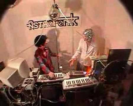 Superfreak Remix - NeuroKontrol VS Dooby (UTF05, Hardtek Video 2007)