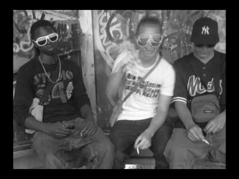 Doominoo - Die Ene Geakee [OFFICIAL VIDEO]