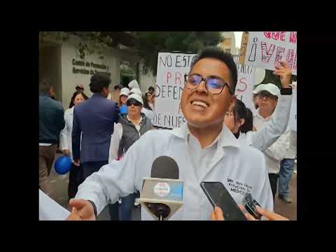 🎓 ESTUDIANTES DE MEDICINA DE LA UTA MARCHARON EN AMBATO