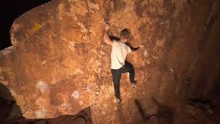 Video thumbnail de Kraft Dinner Right, V7. Red Rocks