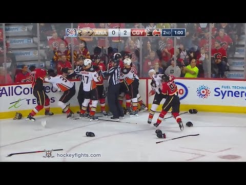 Josh Manson vs Sam Bennett
