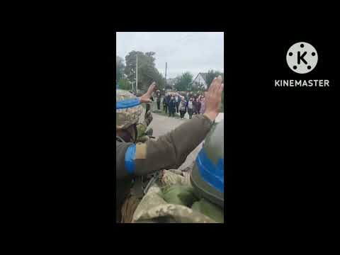 Ukraine. Locals meet Ukrainian soldiers. ( Украина . Местные жители встречают украинских воинов )