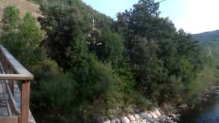 preview picture of video 'Tirolina río Torío con GUHEKO en Vegacervera 11-agosto-2012'