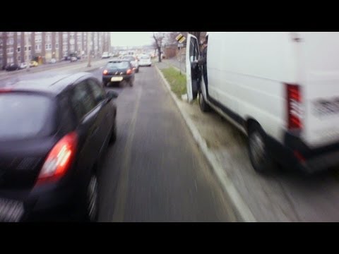 Door and the busy cycle lane - Ajtó és foglalt biciklisáv