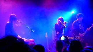 I Break Horses - &quot;Pulse&quot; (Live at Paradiso, Amsterdam, February 10th 2012) HQ