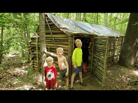 Bushcraft-Blockhütte, Sommercamping und Schwimmen