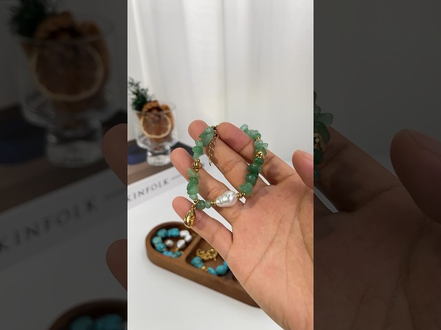 Vídeo relacionado con Pulsera de cristales curativos, piedras preciosas naturales, pulsera elástica de piedra 925, pulseras de amistad ajustables para mujer, regalos de cumpleaños, talla única, Vendido por amaon Vales de