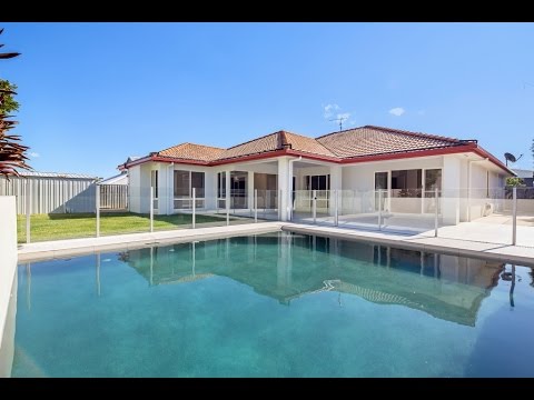 ULTIMATE FAMILY HOME - 12 Maddens Crescent
