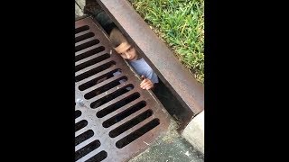 kid thinks he is pennywise the clown...
