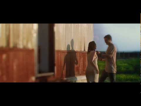 The Host (2013) (Clip 'Kissing in the Rain')