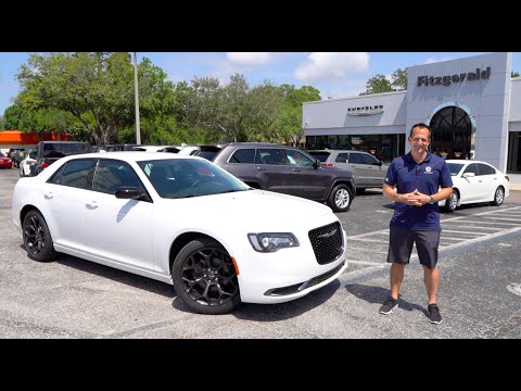 External Review Video lvoeXo_tF08 for Chrysler 300 (LD) / 300C / Lancia Thema facelift Sedan (2015)