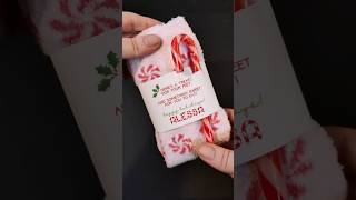Make a cozy feet & sweet treats sock favor wrap with me. How to also on the blog, link in bio 🎄💖