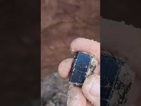 Linha de turmalina negra no barraco da estrada #turmalina #garimpo #viralshort
