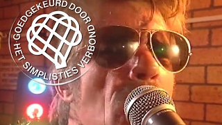 Kees Van Kooten & Wim De Bie - Ouwe Lullen Moeten Weg video