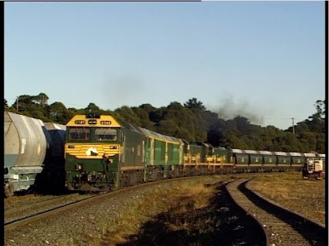 Australian locomotives G543, EL55, EL52, T392, T399, T409 & T408 - Southern Highlands - June 2000