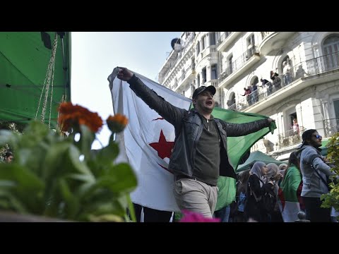 الجزائر أحزاب المعارضة تطالب بإعلان "شغور منصب الرئيس" وتأجيل الانتخابات