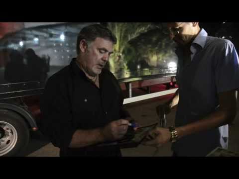 Supertramps Bob Siebenberg talks with fans