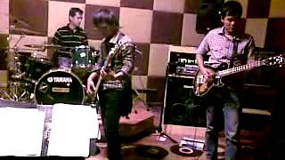 Download lagu God bless 2002 - Helbeh band mp3