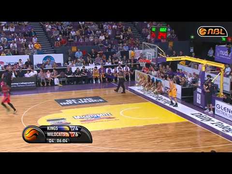 James Ennis throws down the 360