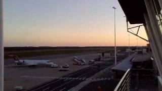 preview picture of video 'A SAAF Hawk Mk 120 doing a 450 knot initial at FAPE/PLZ (Port Elizabeth Airport, South Africa)'