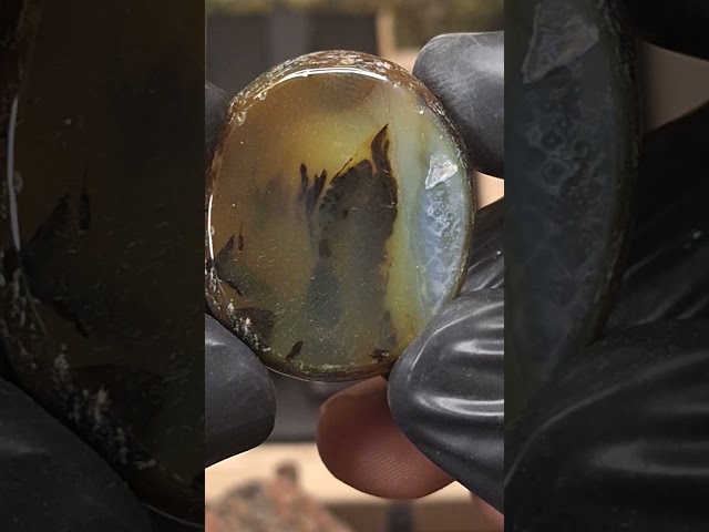 حجر عقيق بافوري طبيعي