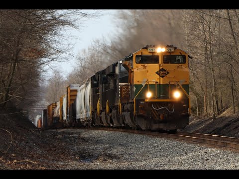 NS1067 Reading HU leading NS143 out of Hartford City, IN
