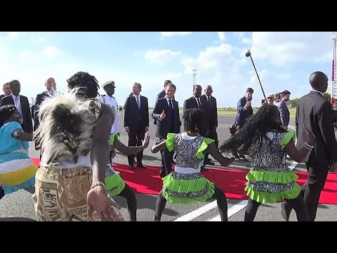 Video Thumbnail: Macron dances to ‘Hakuna Matata’ during welcome ceremony in Kenya