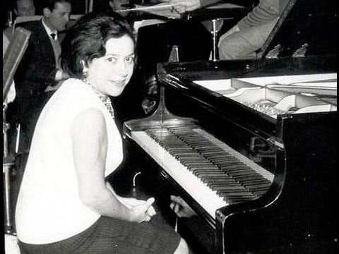 Alicia de Larrocha plays Beethoven - Sonata in Eb, Op.31, No.3 (1972 Live)