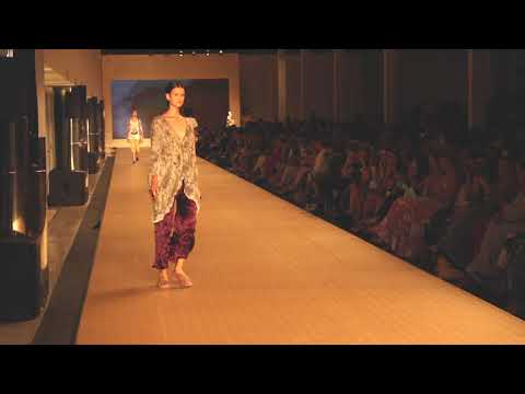 Desfile — Anne Est folle