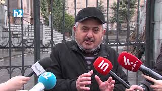 Լացելով, արցունքները երեսներիս նկարները տանում ենք, նոր անկյուն ստեղծում. էս խաբեությունը մինչև ե՞րբ