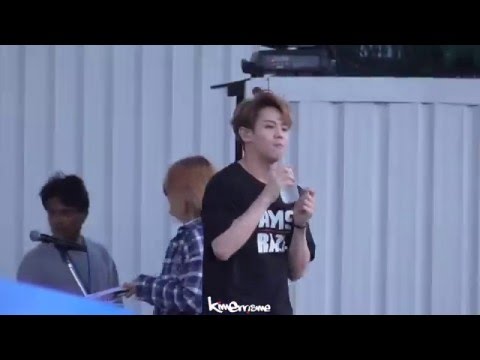 [FANCAM] 151231 Yoseob and Junhyung at SHOWDCcountdown rehearsal