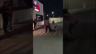 Mujer agarra de las greñas a la "otra" afuera de Wings Daddys Tampico: El susodicho no def