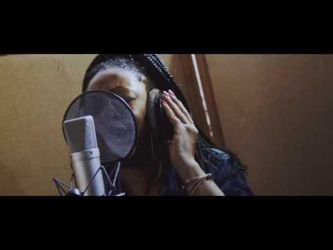 Classic House - Lola's Theme Feat. Cookie