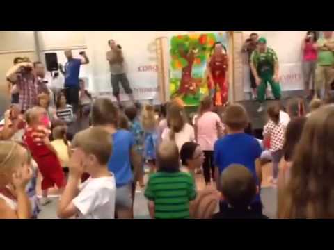 Spievankovo - "Daj pravú ruku vpred" & "Tancuj šugi-bugi"