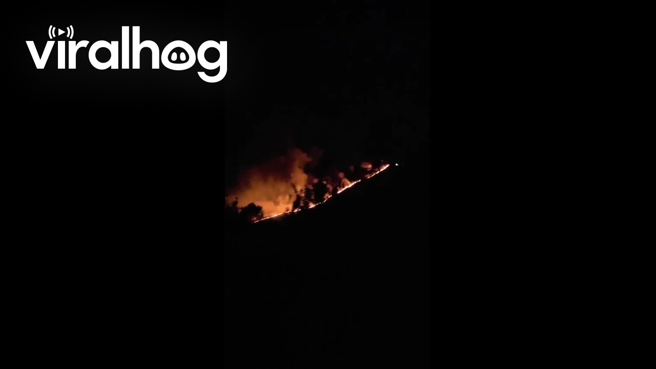 Night Firefront Engulfs Hills As Moreiras Wildfire Continues To Burn In Galicia || ViralHog