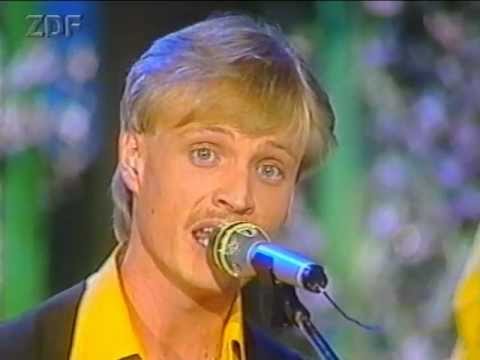 Alpentrio Tirol - Da drob'n auf'm Berg steht a Kircherl - 1990