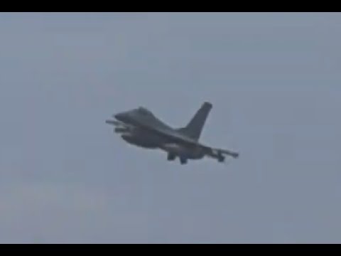 badly recorded very close f16 flyover (åben hede 2022)